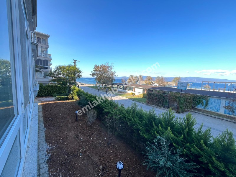 EMLAK HABERCİSİ 'NDEN MUDANYA GÜZELYALI'DA SAHİLE SIFIR , PANORAMİK DENİZ MANZARALI 110 m2 GENİŞ 2+1 DAİRE