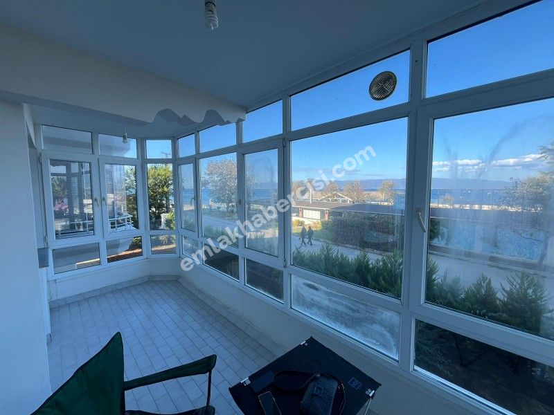 EMLAK HABERCİSİ 'NDEN MUDANYA GÜZELYALI'DA SAHİLE SIFIR , PANORAMİK DENİZ MANZARALI 110 m2 GENİŞ 2+1 DAİRE