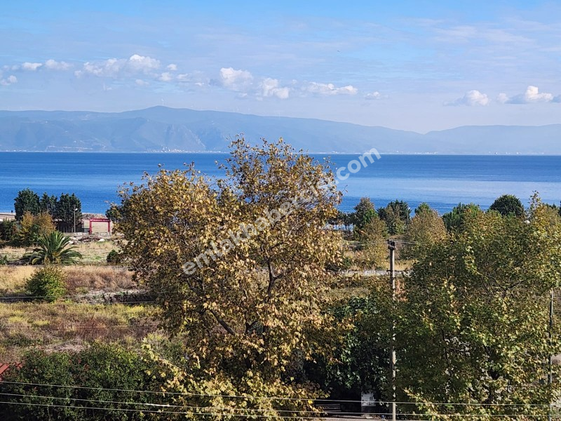 EMLAK HABERCİSİ 'NDEN MUDANYA ÖMERBEY'DE  PANORAMİK DENİZ MANZARALI OTOPARKLI SİTEDE 3+1 GENİŞ ARA KAT DAİRE