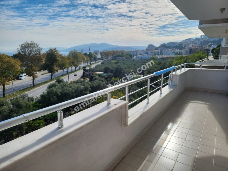 EMLAK HABERCİSİ 'NDEN MUDANYA ÖMERBEY'DE  PANORAMİK DENİZ MANZARALI OTOPARKLI SİTEDE 3+1 GENİŞ ARA KAT DAİRE