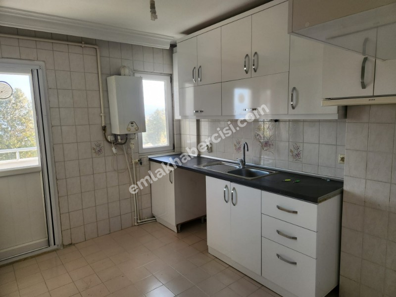 EMLAK HABERCİSİ 'NDEN MUDANYA ÖMERBEY'DE  PANORAMİK DENİZ MANZARALI OTOPARKLI SİTEDE 3+1 GENİŞ ARA KAT DAİRE