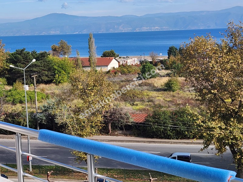 EMLAK HABERCİSİ 'NDEN MUDANYA ÖMERBEY'DE  PANORAMİK DENİZ MANZARALI OTOPARKLI SİTEDE 3+1 GENİŞ ARA KAT DAİRE