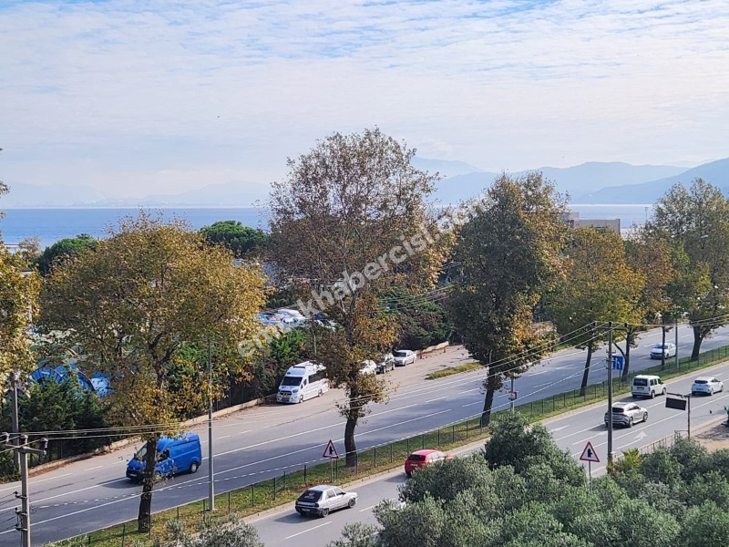 EMLAK HABERCİSİ 'NDEN MUDANYA ÖMERBEY'DE  PANORAMİK DENİZ MANZARALI OTOPARKLI SİTEDE 3+1 GENİŞ ARA KAT DAİRE