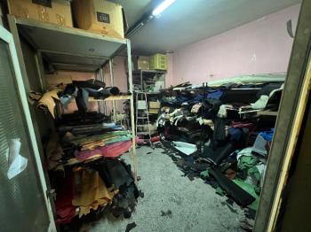 GÜNGÖREN SANAYİ'DE ARA KAT 300M2 MERKEZİ LOKASYON İŞ HANI KATI