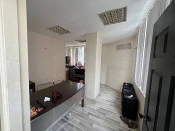 GÜNGÖREN SANAYİ'DE ARA KAT 300M2 MERKEZİ LOKASYON İŞ HANI KATI