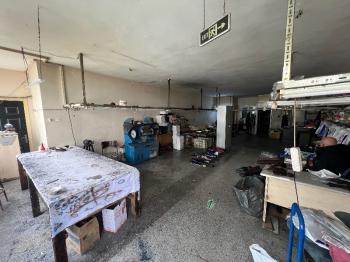 GÜNGÖREN SANAYİ'DE ARA KAT 300M2 MERKEZİ LOKASYON İŞ HANI KATI