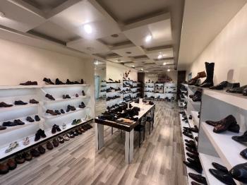 GÜNGÖREN SANAYİ'DE ARA KAT 300M2 MERKEZİ LOKASYON İŞ HANI KATI