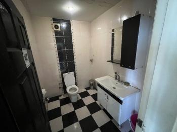 GÜNGÖREN SANAYİ'DE ARA KAT 300M2 MERKEZİ LOKASYON İŞ HANI KATI