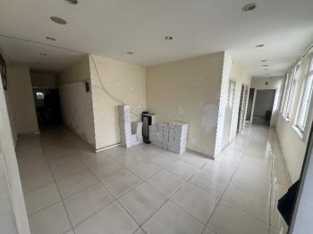 GÜNGÖREN SANAYİ'DE ARA KAT 300M2 MERKEZİ LOKASYON İŞ HANI KATI