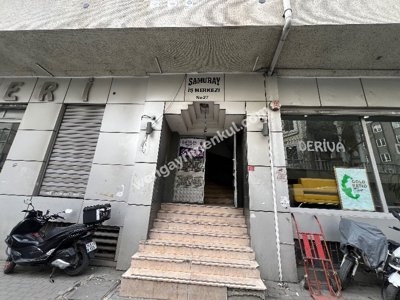 GÜNGÖREN SANAYİ'DE ARA KAT 300M2 MERKEZİ LOKASYON İŞ HANI KATI