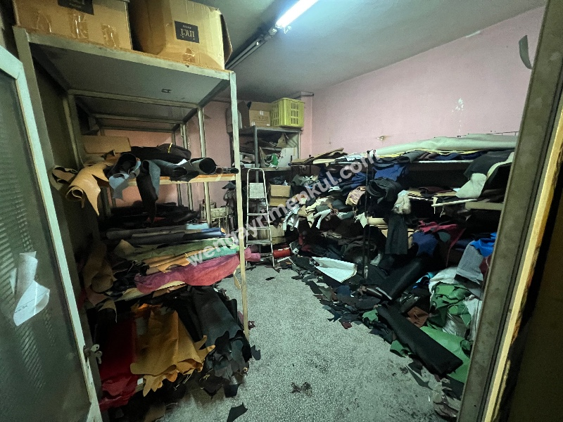 GÜNGÖREN SANAYİDE İŞ HANINDA 3 KAT 900M2 SATILIK İMALATHANE.