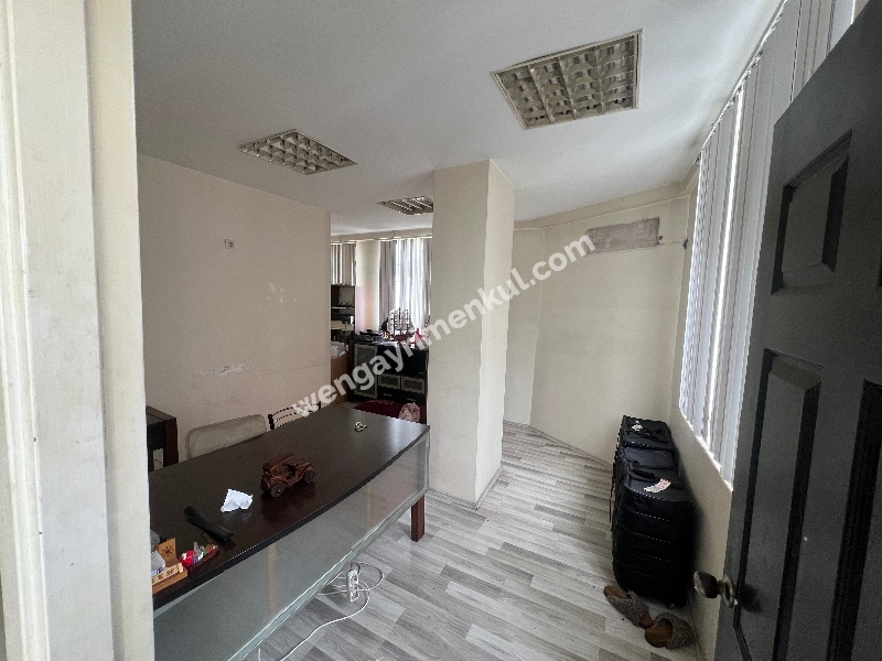 GÜNGÖREN SANAYİDE İŞ HANINDA 3 KAT 900M2 SATILIK İMALATHANE.