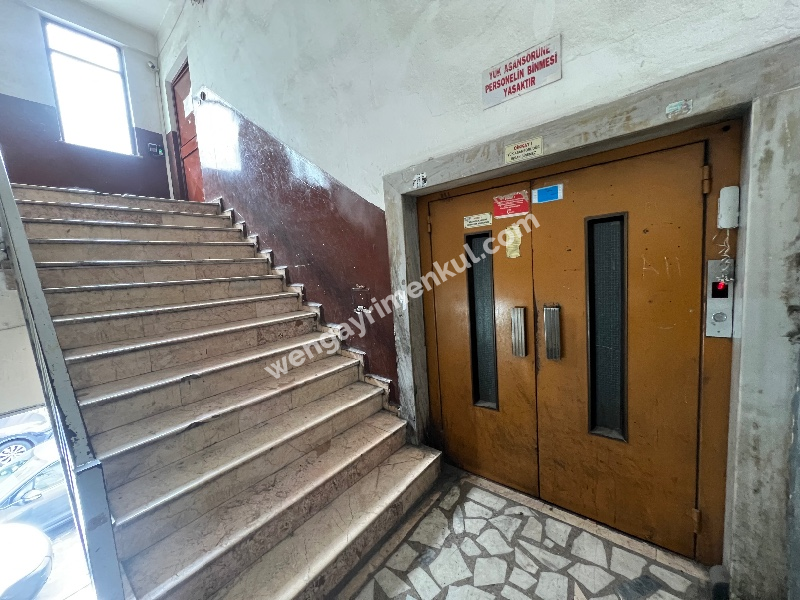 GÜNGÖREN SANAYİDE İŞ HANINDA 3 KAT 900M2 SATILIK İMALATHANE.