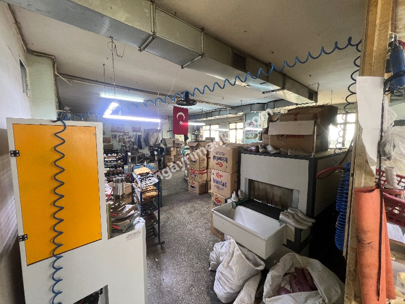 GÜNGÖREN SANAYİDE İŞ HANINDA 3 KAT 900M2 SATILIK İMALATHANE.
