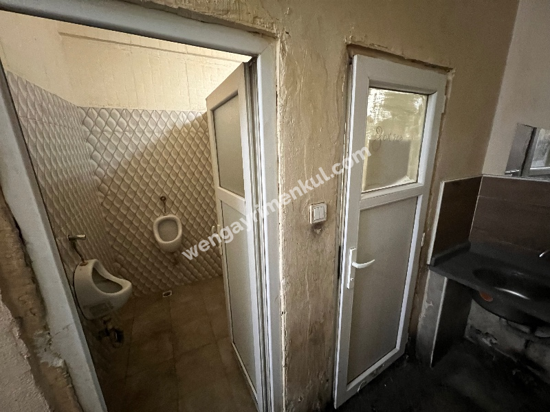 GÜNGÖREN SANAYİDE İŞ HANINDA 3 KAT 900M2 SATILIK İMALATHANE.