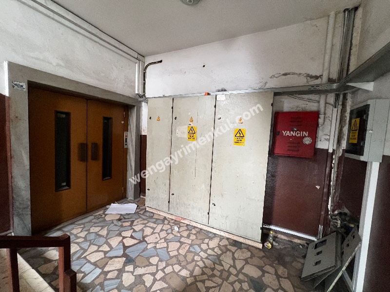 GÜNGÖREN SANAYİDE İŞ HANINDA 3 KAT 900M2 SATILIK İMALATHANE.