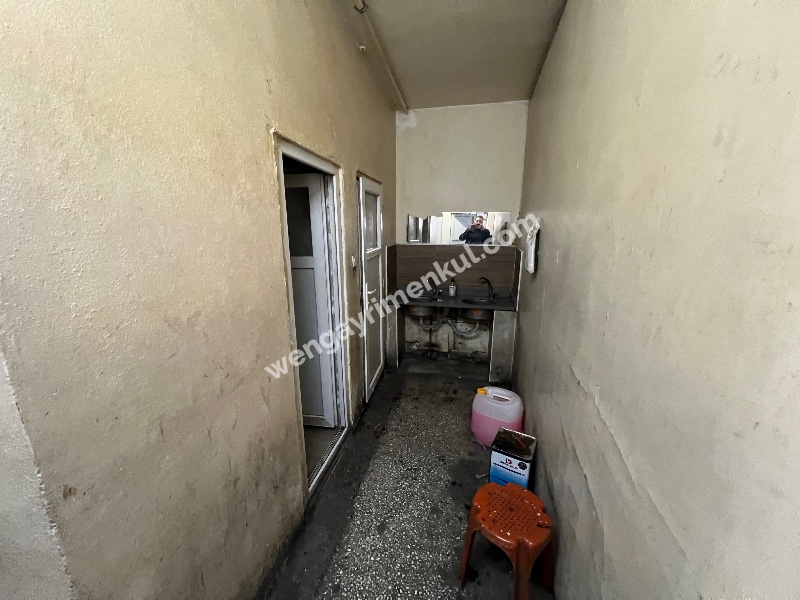 GÜNGÖREN SANAYİDE İŞ HANINDA 3 KAT 900M2 SATILIK İMALATHANE.