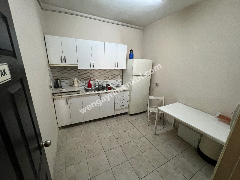 GÜNGÖREN SANAYİDE İŞ HANINDA 3 KAT 900M2 SATILIK İMALATHANE.