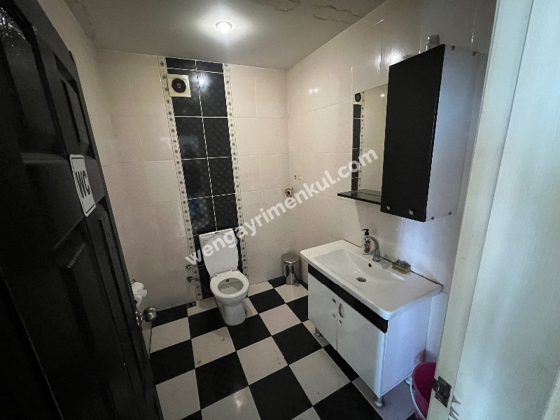 GÜNGÖREN SANAYİDE İŞ HANINDA 3 KAT 900M2 SATILIK İMALATHANE.