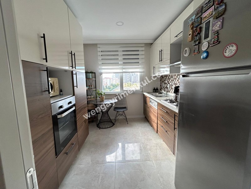 MERDİVENKÖY’DE 100 m2 ÖZEL TERASLI GENİŞ 2+1 SATILIK DAİRE