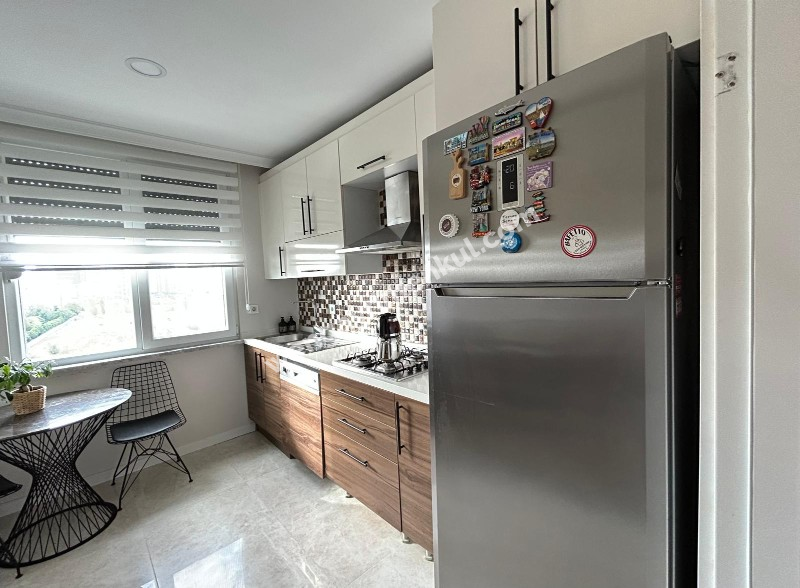 MERDİVENKÖY’DE 100 m2 ÖZEL TERASLI GENİŞ 2+1 SATILIK DAİRE