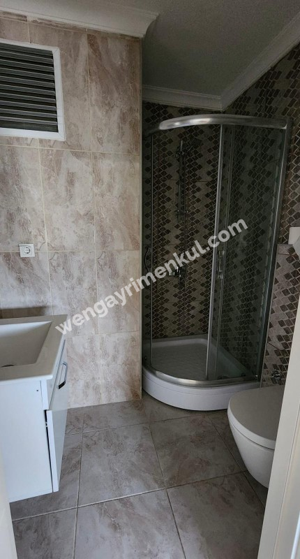 MERDİVENKÖY’DE 100 m2 ÖZEL TERASLI GENİŞ 2+1 SATILIK DAİRE