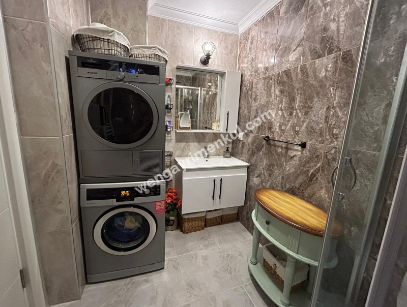 MERDİVENKÖY’DE 100 m2 ÖZEL TERASLI GENİŞ 2+1 SATILIK DAİRE