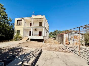 Girne Karşıyakada Anayol Üstünde Yatırımlık Ticari Satılık Arsa 