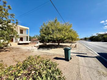 Girne Karşıyakada Anayol Üstünde Yatırımlık Ticari Satılık Arsa 