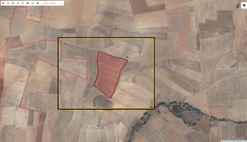 AFYON ÜÇOK EMLAKTAN KAPLANLI KÖYÜ CİVARI SATILIK GENİŞ TARLA