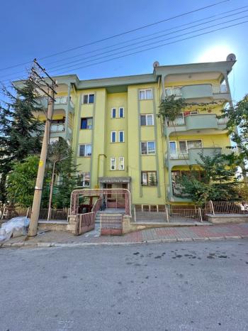 AFYON ÜÇOK EMLAKTAN İSTİKLAL MAH SATILIK 3+1 ARAKAT DAİRE