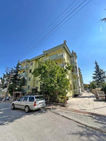 AFYON ÜÇOK EMLAKTAN İSTİKLAL MAH SATILIK 3+1 ARAKAT DAİRE