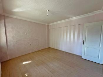 AFYON ÜÇOK EMLAKTAN İSTİKLAL MAH SATILIK 3+1 ARAKAT DAİRE