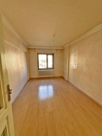 AFYON ÜÇOK EMLAKTAN İSTİKLAL MAH SATILIK 3+1 ARAKAT DAİRE