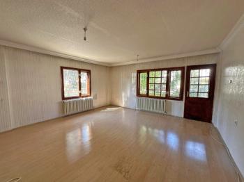 AFYON ÜÇOK EMLAKTAN İSTİKLAL MAH SATILIK 3+1 ARAKAT DAİRE