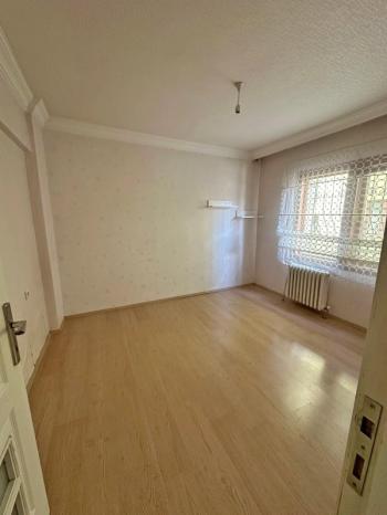 AFYON ÜÇOK EMLAKTAN İSTİKLAL MAH SATILIK 3+1 ARAKAT DAİRE