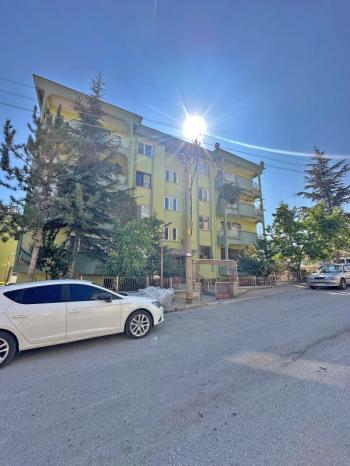 AFYON ÜÇOK EMLAKTAN İSTİKLAL MAH SATILIK 3+1 ARAKAT DAİRE
