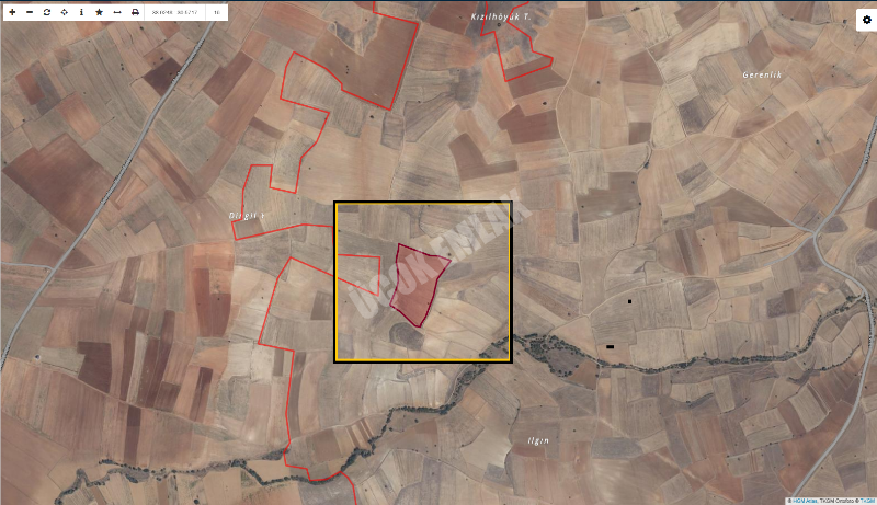 AFYON ÜÇOK EMLAKTAN KAPLANLI KÖYÜ CİVARI SATILIK GENİŞ TARLA