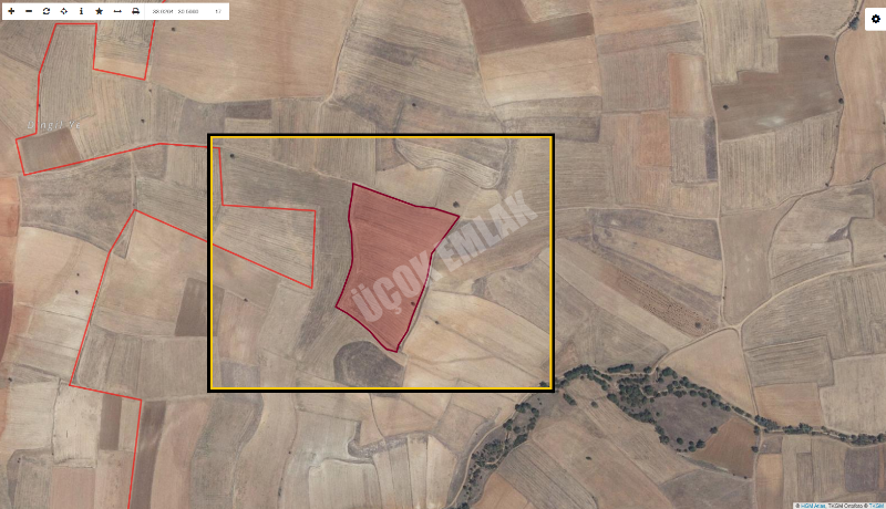 AFYON ÜÇOK EMLAKTAN KAPLANLI KÖYÜ CİVARI SATILIK GENİŞ TARLA