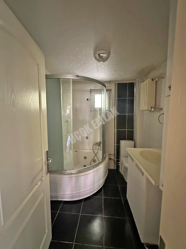 AFYON ÜÇOK EMLAKTAN İSTİKLAL MAH SATILIK 3+1 ARAKAT DAİRE