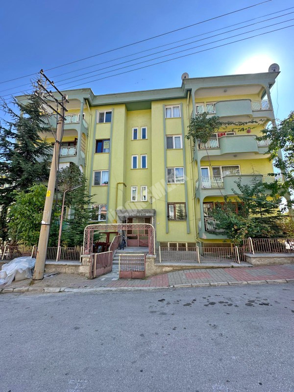 AFYON ÜÇOK EMLAKTAN İSTİKLAL MAH SATILIK 3+1 ARAKAT DAİRE