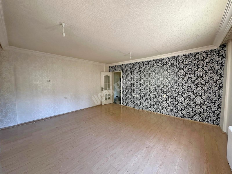 AFYON ÜÇOK EMLAKTAN İSTİKLAL MAH SATILIK 3+1 ARAKAT DAİRE