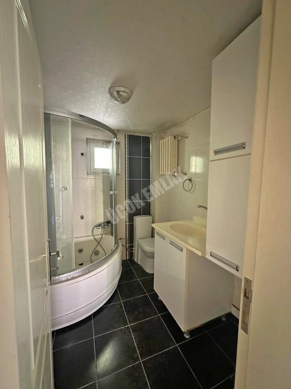 AFYON ÜÇOK EMLAKTAN İSTİKLAL MAH SATILIK 3+1 ARAKAT DAİRE