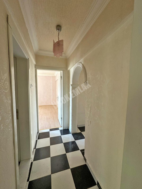 AFYON ÜÇOK EMLAKTAN İSTİKLAL MAH SATILIK 3+1 ARAKAT DAİRE