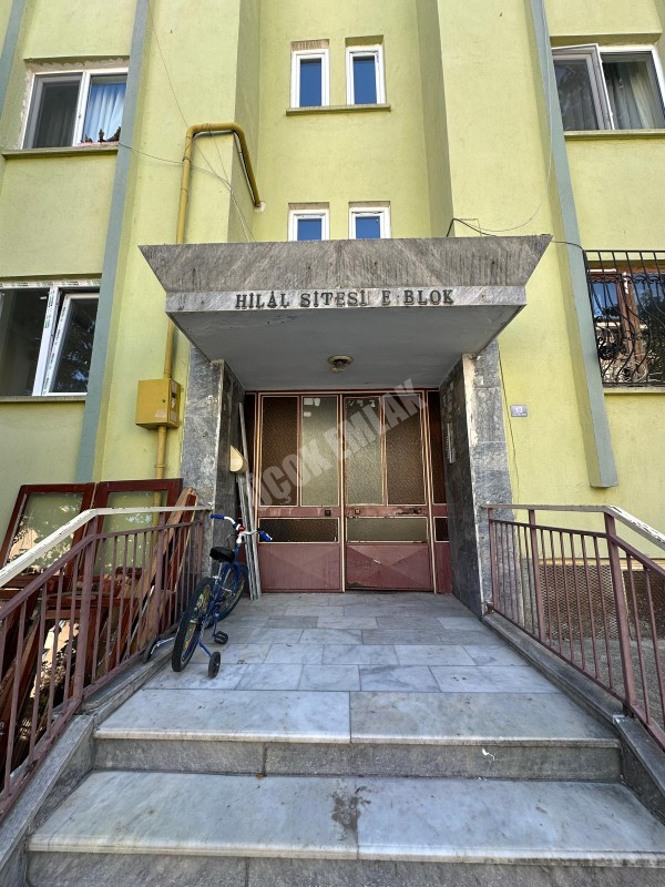 AFYON ÜÇOK EMLAKTAN İSTİKLAL MAH SATILIK 3+1 ARAKAT DAİRE