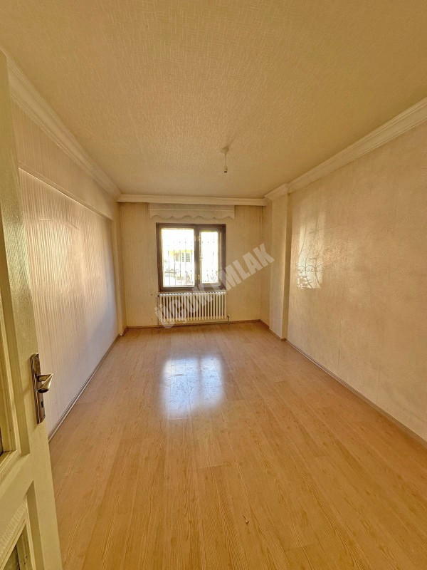 AFYON ÜÇOK EMLAKTAN İSTİKLAL MAH SATILIK 3+1 ARAKAT DAİRE