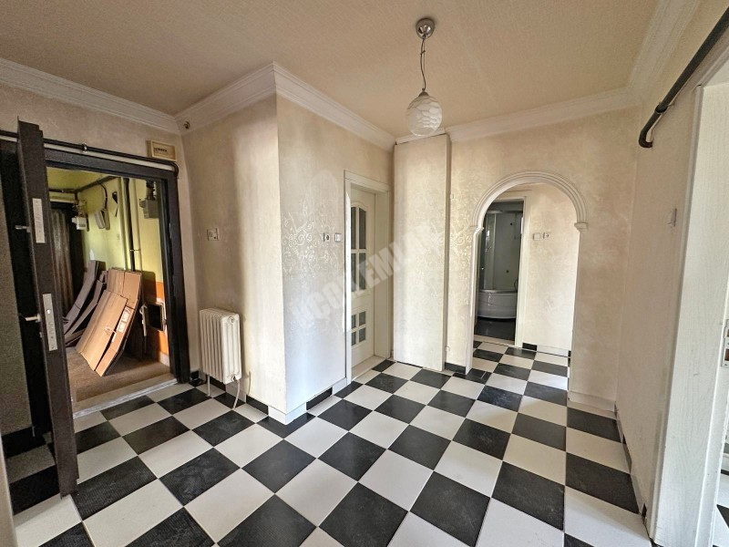 AFYON ÜÇOK EMLAKTAN İSTİKLAL MAH SATILIK 3+1 ARAKAT DAİRE