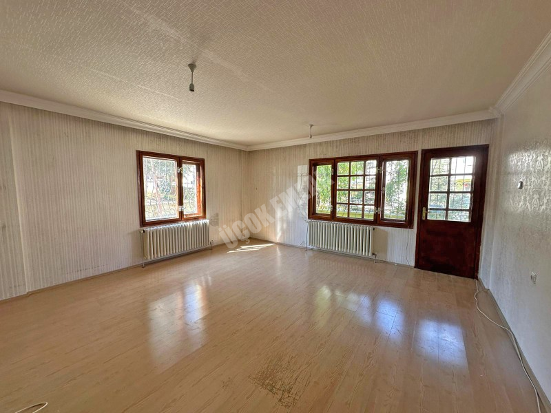 AFYON ÜÇOK EMLAKTAN İSTİKLAL MAH SATILIK 3+1 ARAKAT DAİRE