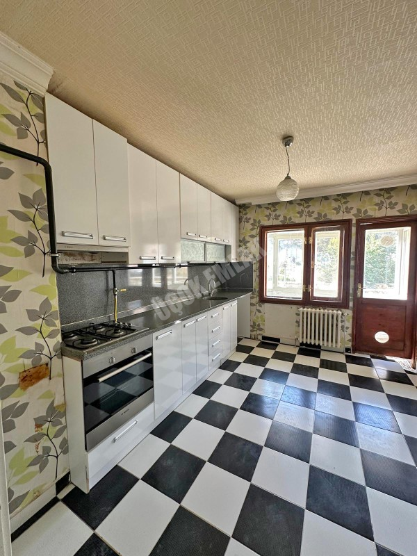 AFYON ÜÇOK EMLAKTAN İSTİKLAL MAH SATILIK 3+1 ARAKAT DAİRE