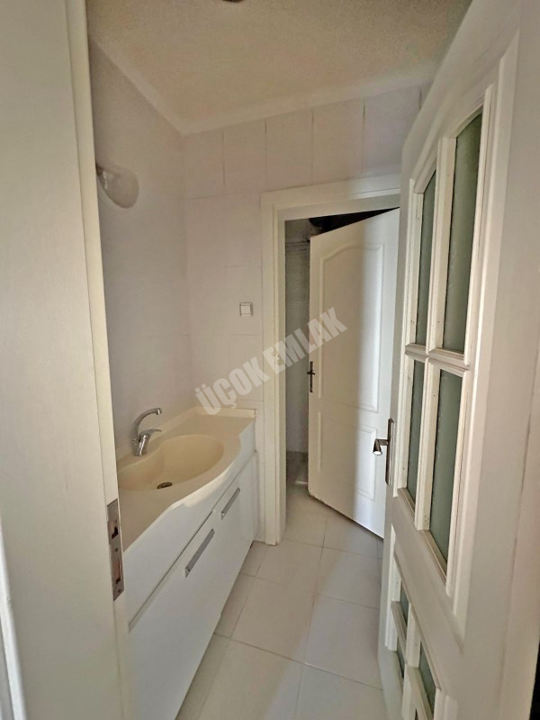 AFYON ÜÇOK EMLAKTAN İSTİKLAL MAH SATILIK 3+1 ARAKAT DAİRE